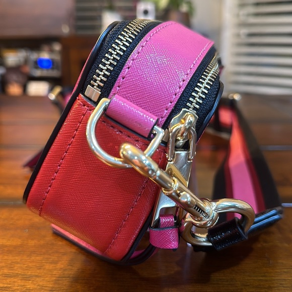 Fun pink, red & black Marc Jacobs with matching striped adjustable guitar strap - Picture 3 of 14